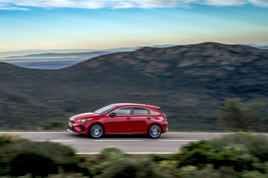  Kia Ceed GT 2019 года  (UK) (фото 13 из 43)